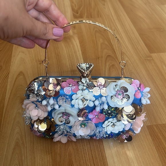 COPY - Bebe Sequenced Daisy Clutch - Picture 7 of 17